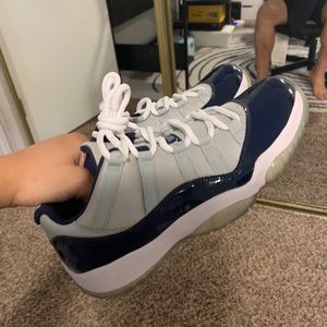jordan 11 low georgetown Excellent Condition Size9